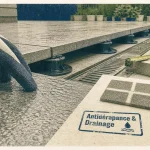 Revêtement pour terrasse extérieure antidérapant avec pente 1 à 2 % pour drainage